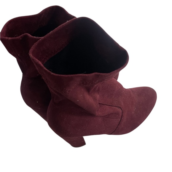 Plum ankle bootie chunky Heeled Boots with Sleek Silhouette, size 7 - Picture 9 of 10